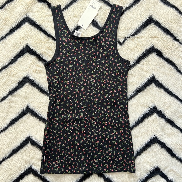 Levi’s rose bud tank top NWT size small - Picture 2 of 9
